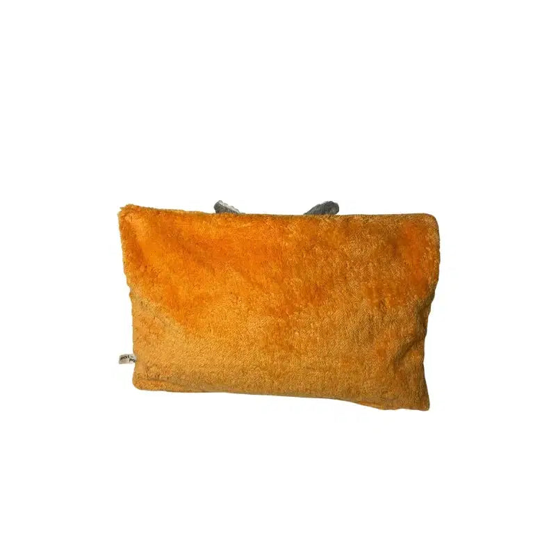 Bio-Kuschelkissen mit Fuchsdesign aus orangefarbener Baumwolle – handgemacht, waschbar und ideal für Babys von PAT & PATTY