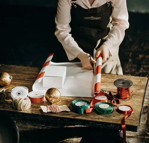 Bio Kuscheltier Löwe "Leo" als Geschenk verpackt – handgefertigt und nachhaltig von PAT & PATTY