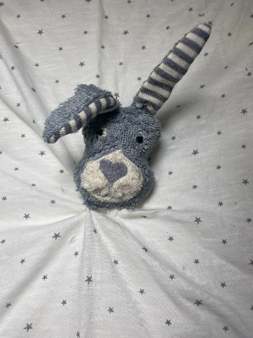 Graues Bio-Schmusetuch für Babys in Hasenform – handgemacht von PAT & PATTY