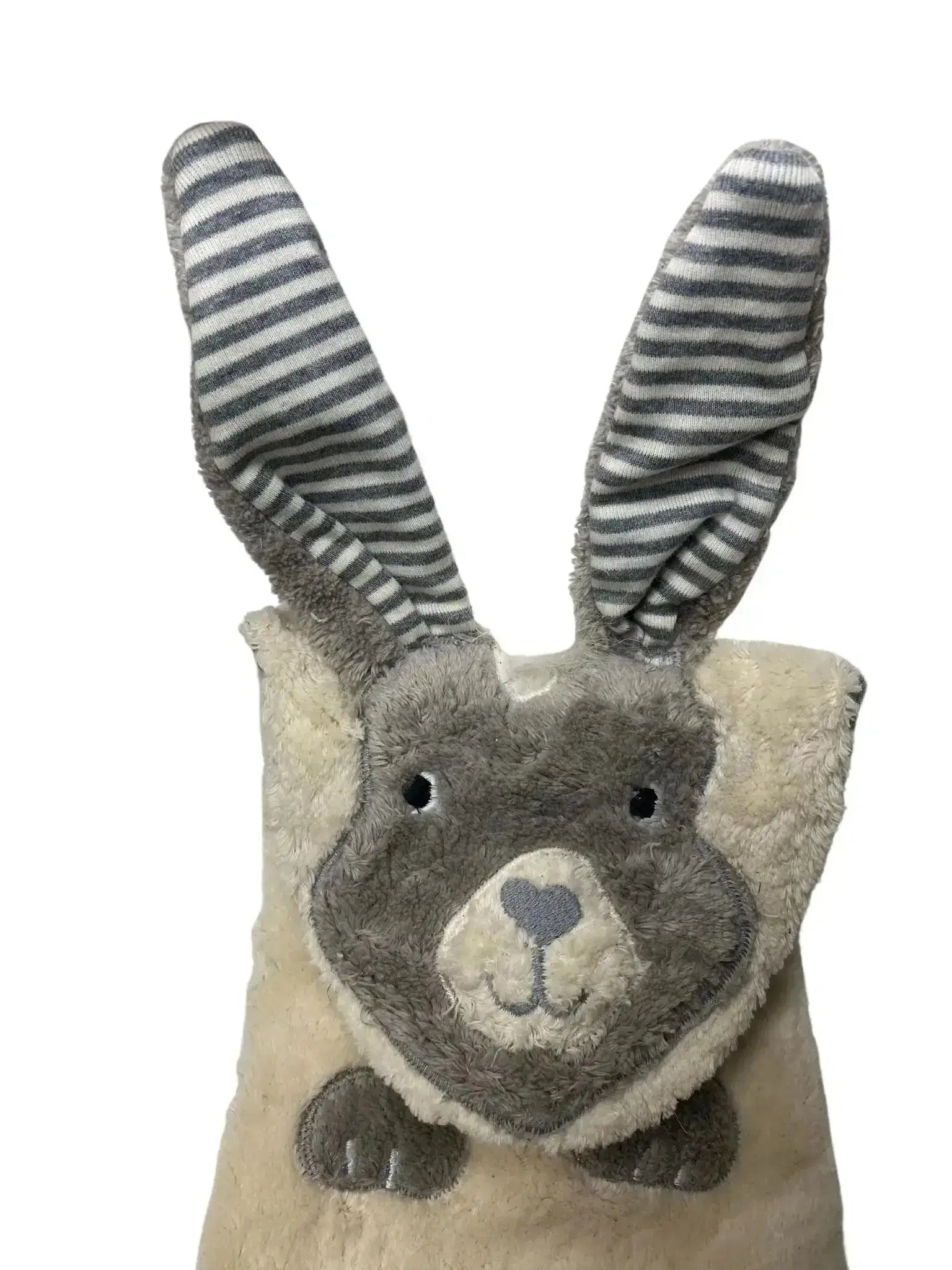 Bio-Wärmflasche in Hasenform mit gestreiften Ohren – weich und nachhaltig von PAT & PATTY