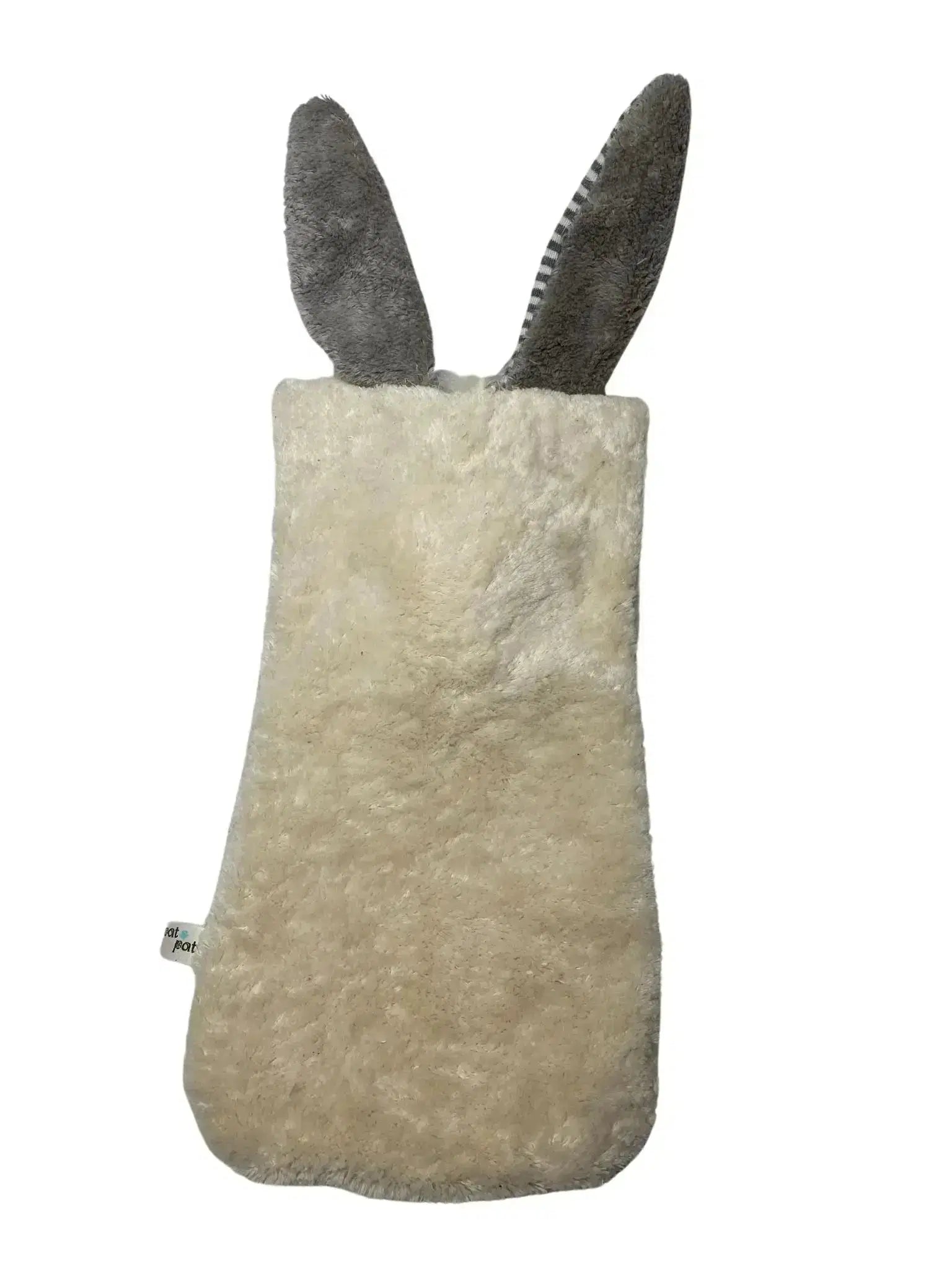 Bio-Wärmflasche Hase aus Plüsch mit grauen Ohren – handgefertigt von PAT & PATTY