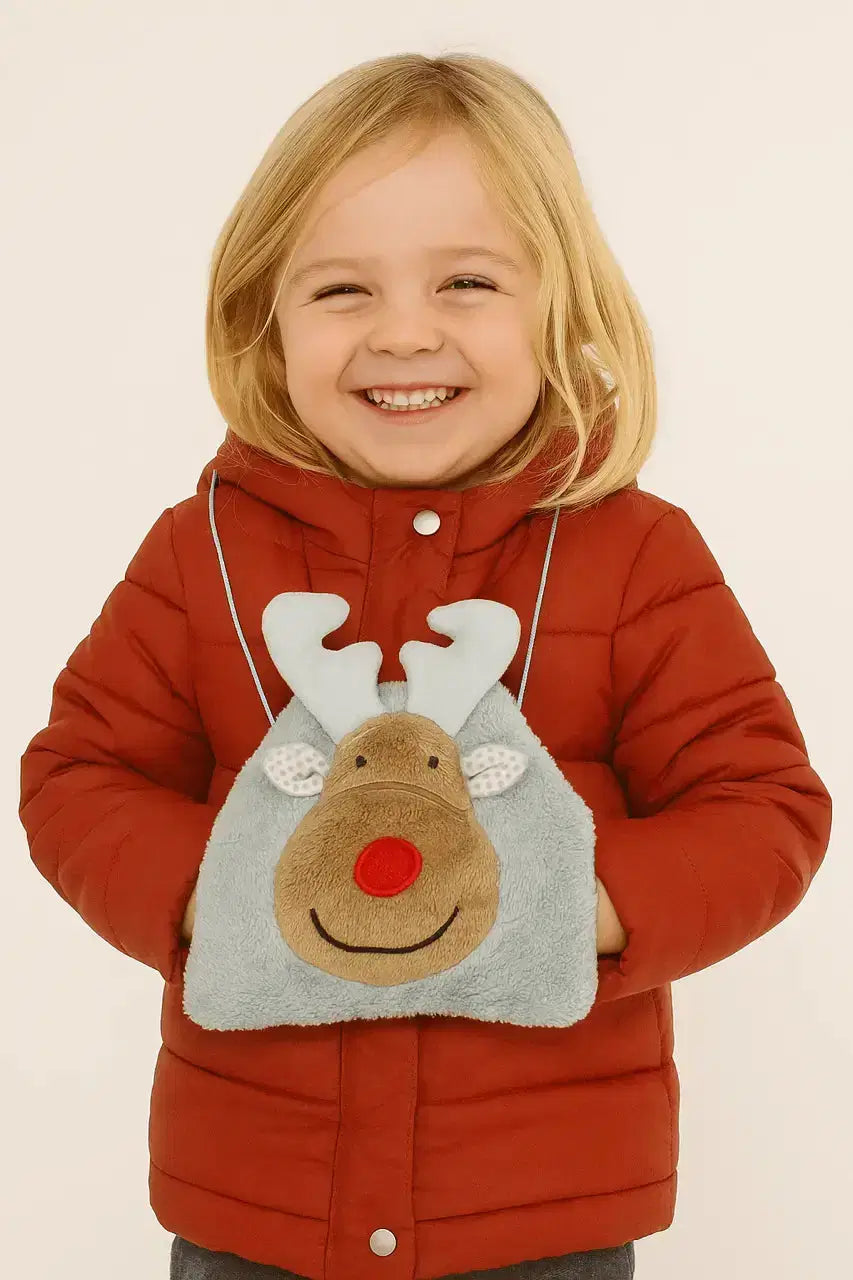 Eine Mädchen mit ein Muff aus Bio Baumwolle mit Elch Motive