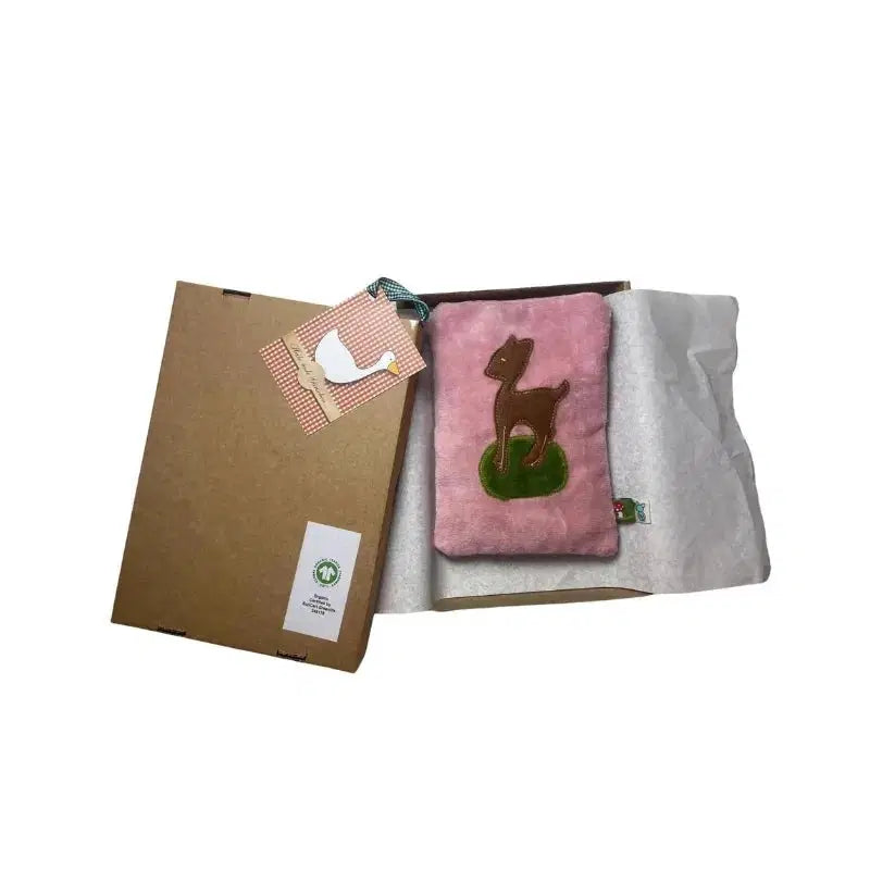 Verpacktes Bio-Wärmekissen in Rehform von PAT & PATTY