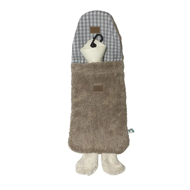 Beige Wärmflasche in Hundform „Neo“ mit Kautschuk-Einsatz aus Bio-Materialien von PAT & PATTY