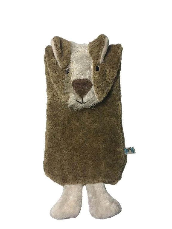 Hellbraune Bio Wärmflasche in Form des Hundes „Neo“ von PAT & PATTY