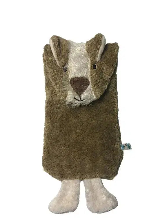 Hellbraune Bio Wärmflasche in Form des Hundes „Neo“ von PAT & PATTY