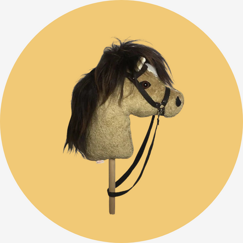Handgefertigtes Steckenpferd aus Bio-Baumwollplüsch von PAT & PATTY – nachhaltig, sicher und ideal für fantasievolles Reiten