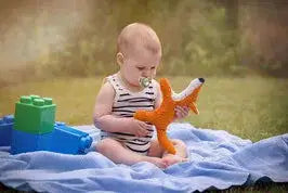 Bio Baby Rassel Mit Fuchs Im Waldtier-Design – Handgemacht Aus Naturmaterialien, GOTS Zertifiziert Von PAT & PATTY