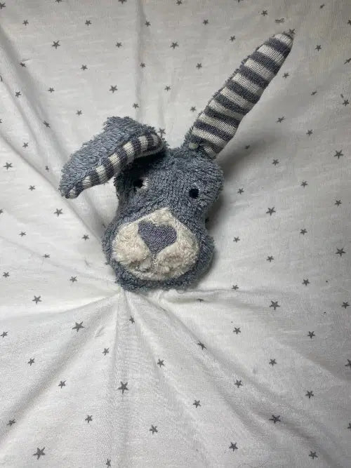 Graues Bio-Schmusetuch für Babys in Hasenform – handgemacht von PAT & PATTY