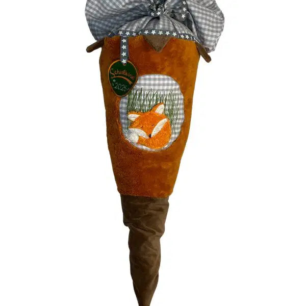 Handgemachte Schultüte aus Stoff mit Fuchs-Design aus Plüsch und Samt – weich, wiederverwendbar und ideal zur Einschulung von PAT & PATTY
