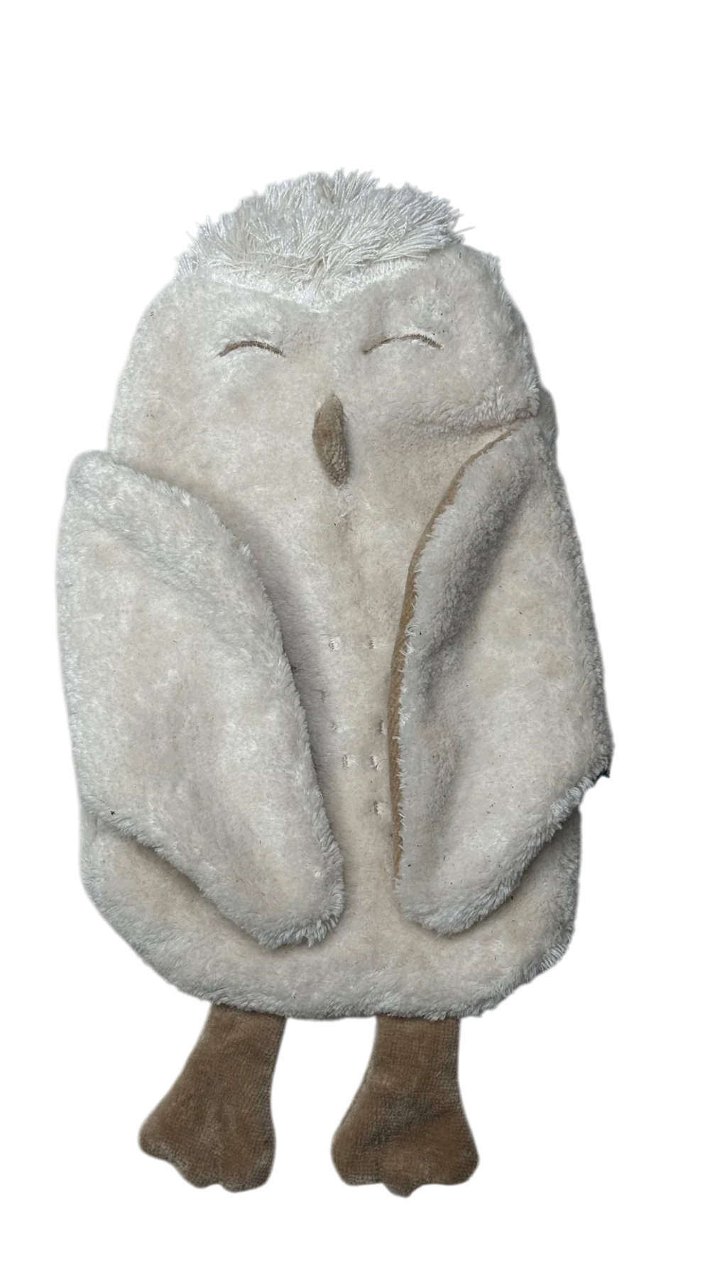 Vorderseite der Bio Wärmflasche Schneeeule mit geschlossenen Augen, Samtschnabel, angelegten Flügeln und hellbraunen Füßen