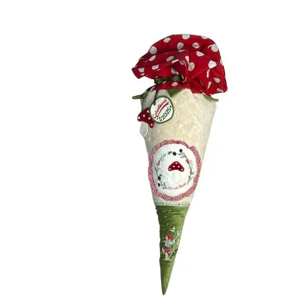Handgemachte Schultüte aus Bio-Stoff mit Fliegenpilz-Motiv – perfektes Geschenk zur Einschulung